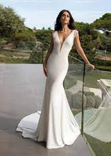 Load image into Gallery viewer, Pronovias "Penelope"