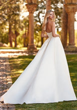 Load image into Gallery viewer, Pronovias "Nora"