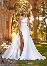 Load image into Gallery viewer, Pronovias &quot;Nora&quot;
