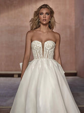 Load image into Gallery viewer, Pronovias &quot;Bayon&quot;
