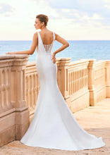 Load image into Gallery viewer, Pronovias &quot;Iona&quot;
