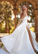 Load image into Gallery viewer, Pronovias &quot;Nora&quot;
