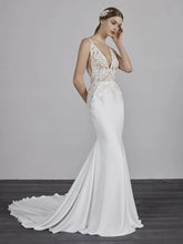 Load image into Gallery viewer, Pronovias &quot;Emily&quot;
