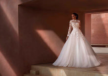 Load image into Gallery viewer, Pronovias &quot;Hamptons&quot;
